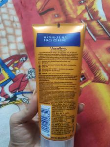 Vaseline Gluta Hya SPF 50 PA+++ Sunscreen