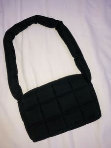 H&amp;M Black Quilted Handbag