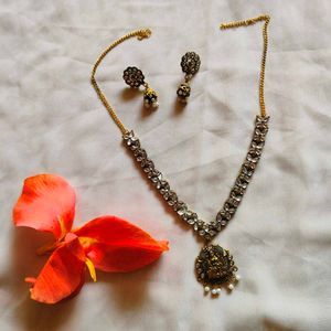 Elegant Necklace Set