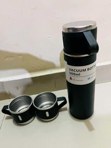 Insulated Bottle with Two Cups New Wdt Tag