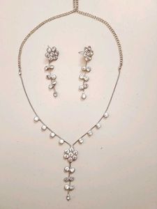 Sparkling Floral Necklace &amp; Earrings Set