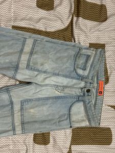 Trendy Light Wash Jeans