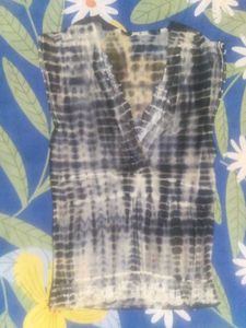 Tie-Dye V-Neck Sleeveless Top