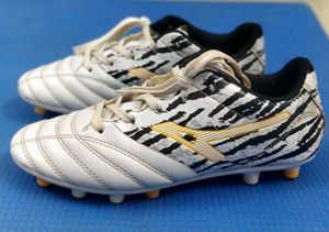 Anza Carbon White Football Shoes IND 6 / UK 7
