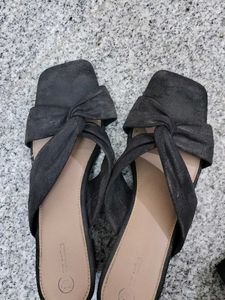 Black Knot Detail Slides - Size 40