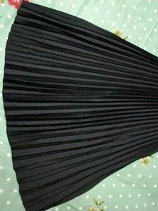 Black Long  Pleated Skirt