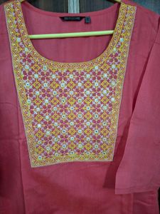 Pink neck embroidery kurta