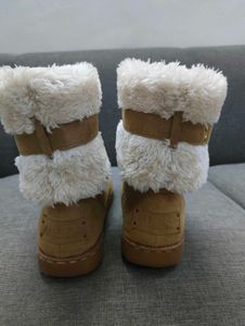 Guess Uggs Lookalike suede tan fluffy boots