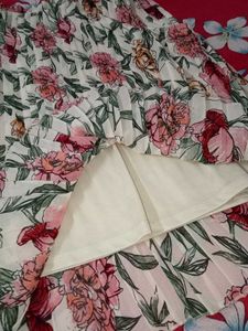 Floral Print Pleated top