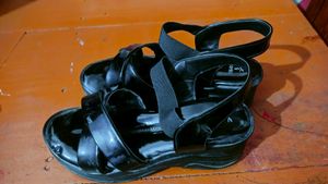 Beautiful Black 🖤 Heel Sandals