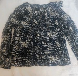 WOMEN&#39;S PRINTED RUFFLE TOP