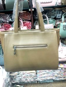 ✨Elegant and Stylish Handbag 👜