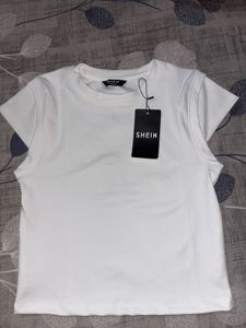 SHEIN WHITE FITTED CROP TOP