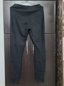 Chic Black Zip Detail Leggings