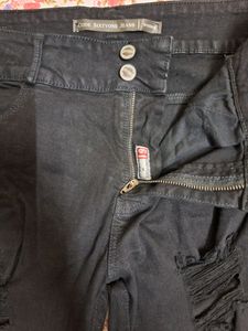 Women&#39;s Black Rigged/Distressed Jeans