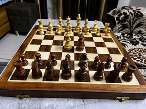 Full woden Chess magnetic with 2 extra queen