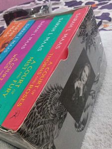 A Court of Thorns and Roses Set