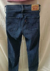 Levis Straight Fit Blue Jeans