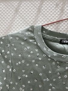 ZARA Ribbed Floral Tee – Soft Sage Green, Size S