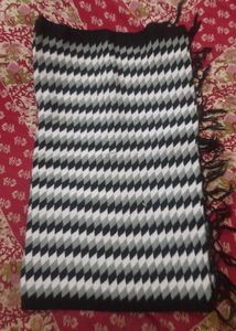 Stylish Black &amp; White woolen shawl