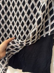 Chic Black &amp; White Asymmetrical Top 📓🖤