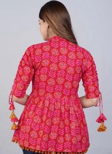 &#34;Vibrant Pink Floral Peplum Top with Tassel Sleeve