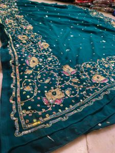 Aari Tari Zari Saree Available 🩷