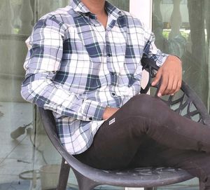 BLACK LINE AND WHITE CHACK SHIRT