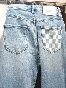 a blue denim jeans..