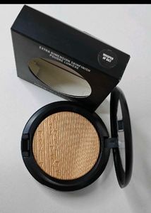 authentic 💯 MAC Whisper of Gilt Highlighter