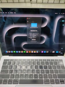 MacBook Pro 13&#34; Mid 2017 - 8GB RAM, 256GB SSD