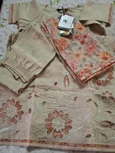 Elegant Floral Embroidered Kurta