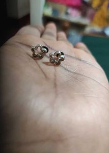 Floral Shape Silver Ear Rings.