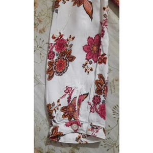 Women&#39;s Stylish Pink Floral Print Short Kurti