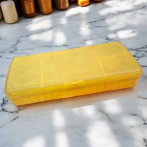 🍱 Tupperware Yellow Slim Lunch Box