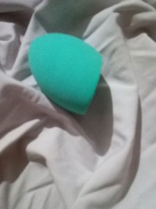 MAKE-UP  SPONGE