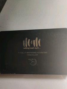M&M Hydrating Cancealer Pallette