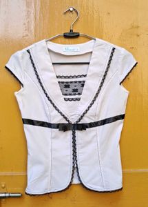 Y2K Top With Lace Detailing