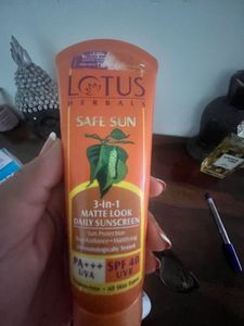 Skincare Bundle: Plum, Lotus, Nivea