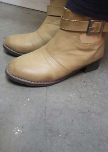 Elegant booties for girls