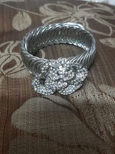 apple design silver bracelet