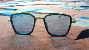 Square Framed Sunglasses with Case