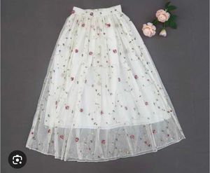 Forever 21 Floral Embroidery 🪡 Off White Skirt