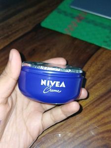 Nivea Creme - Moisturize Your Skin