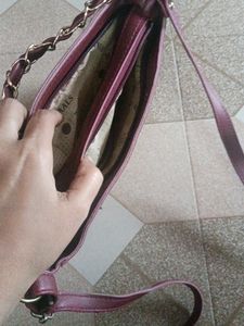 MAROON WITH GOLDEN BORDERED SLING BAG!!!! ❤️