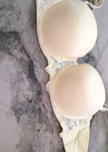 Beautiful Off White Bra 😍