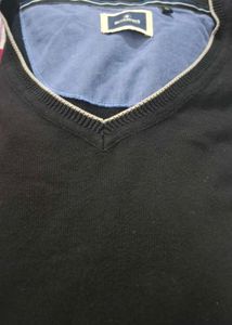 Men&#39;s Black V-Neck Sweater