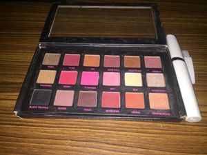 eyeshadow and eyebrow trimmer