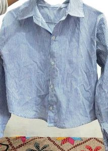 it&#39;s a crop shirt it&#39;s going in Trend