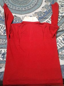 Red T-shirt White Caller